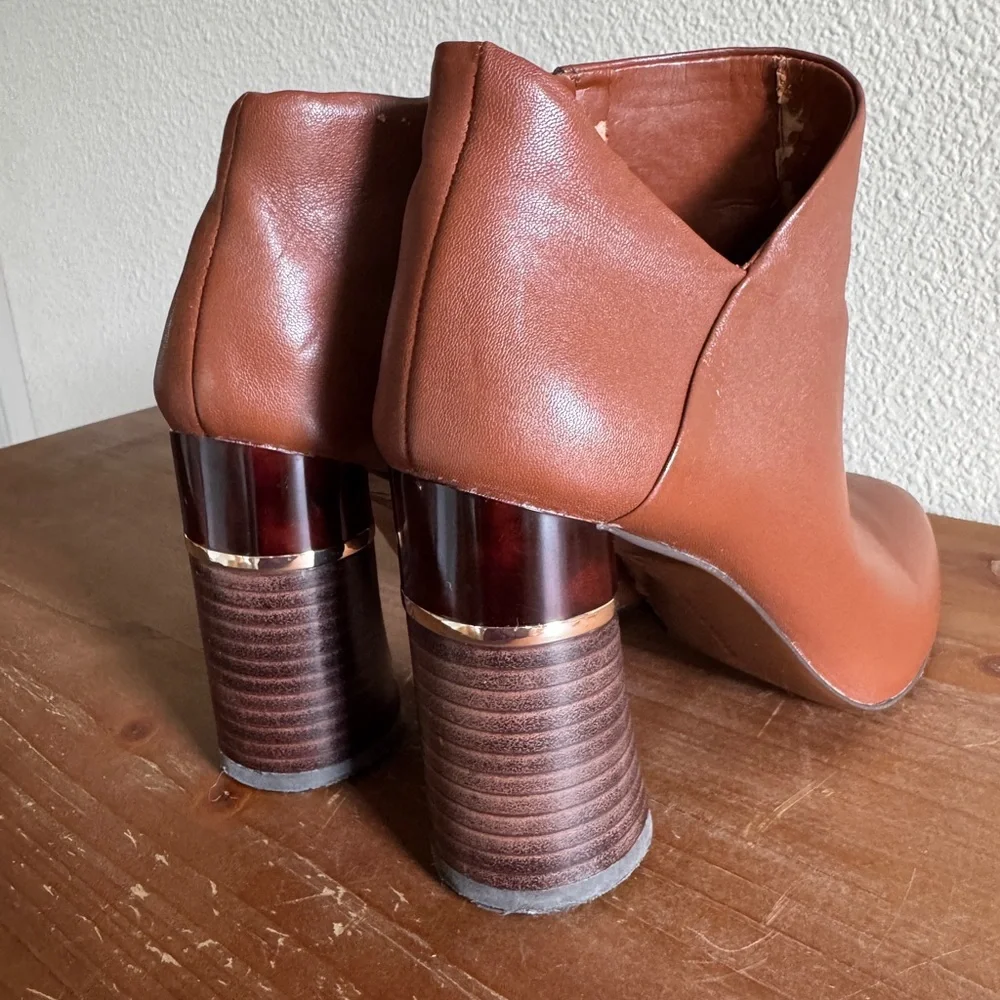 Antonio Melani Sofie Cognac Leather V-Cut Ankle Boots Block Gold Heel Bootie 7M
